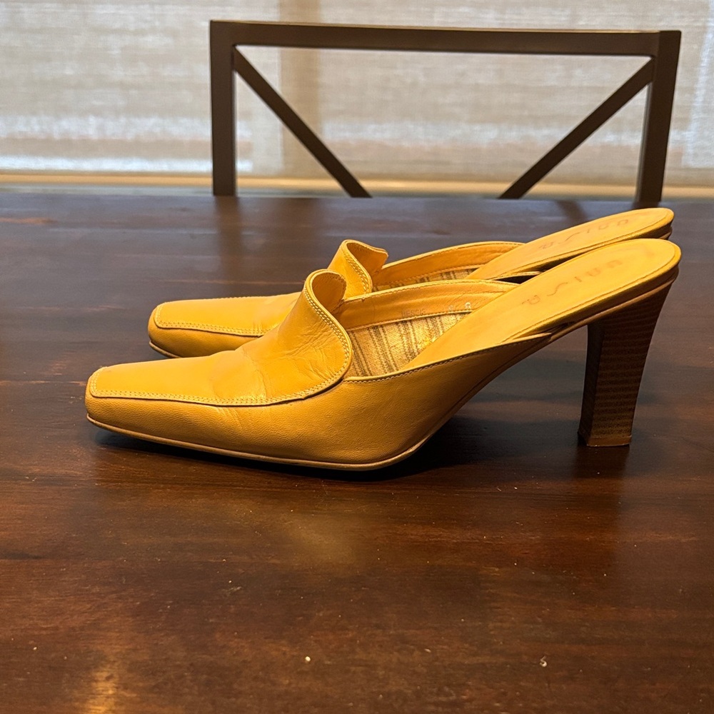 Light Tan/Gold Leather Mules size 8